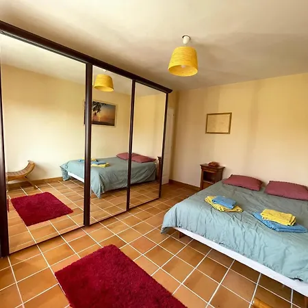 Maison Accueillante A - 100 M² Avec Jardin Fertile. 別荘