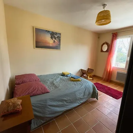 Maison Accueillante A 100 M² Avec Jardin Fertile Gemozac