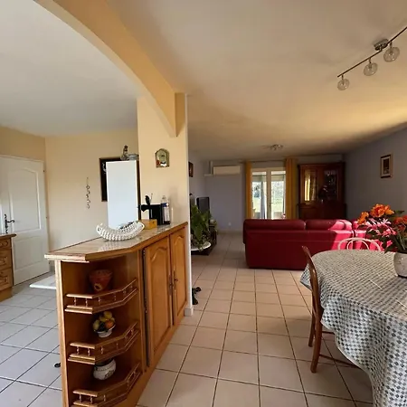 Maison Accueillante A 100 M² Avec Jardin Fertile