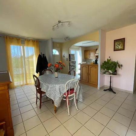 Maison Accueillante A - 100 M² Avec Jardin Fertile.