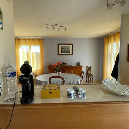 Maison Accueillante A 100 M² Avec Jardin Fertile *