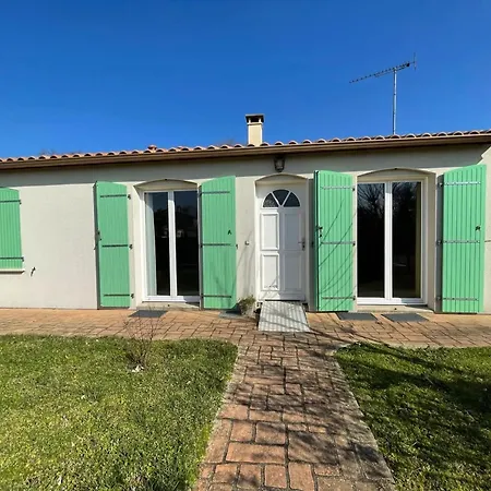Holiday home Maison Accueillante A - 100 M² Avec Jardin Fertile. Gemozac