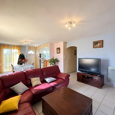 Maison Accueillante A - 100 M² Avec Jardin Fertile. Holiday home *